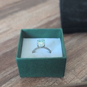 Stunning Silver Ring with Clear Gemstone